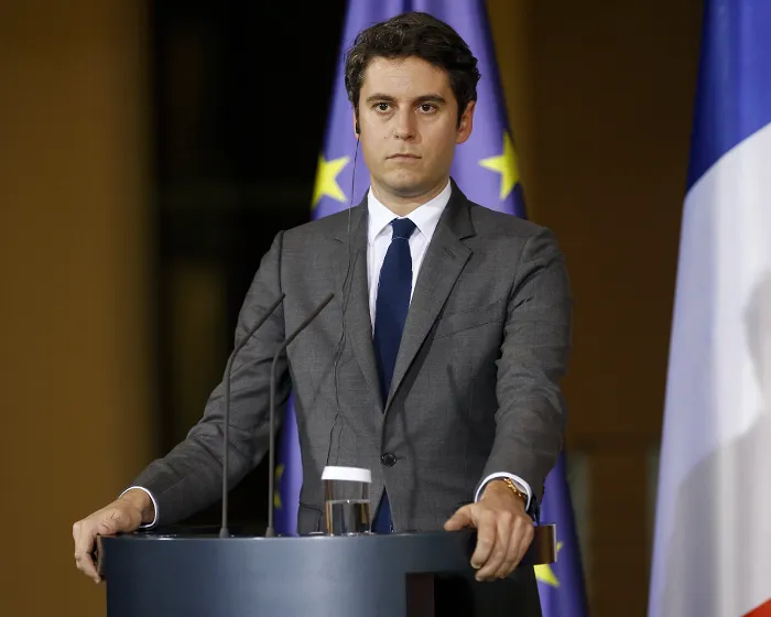 Les ambitions de Gabriel Attal et la valeur des années