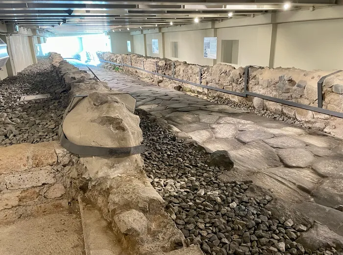 via Appia et le MacDo